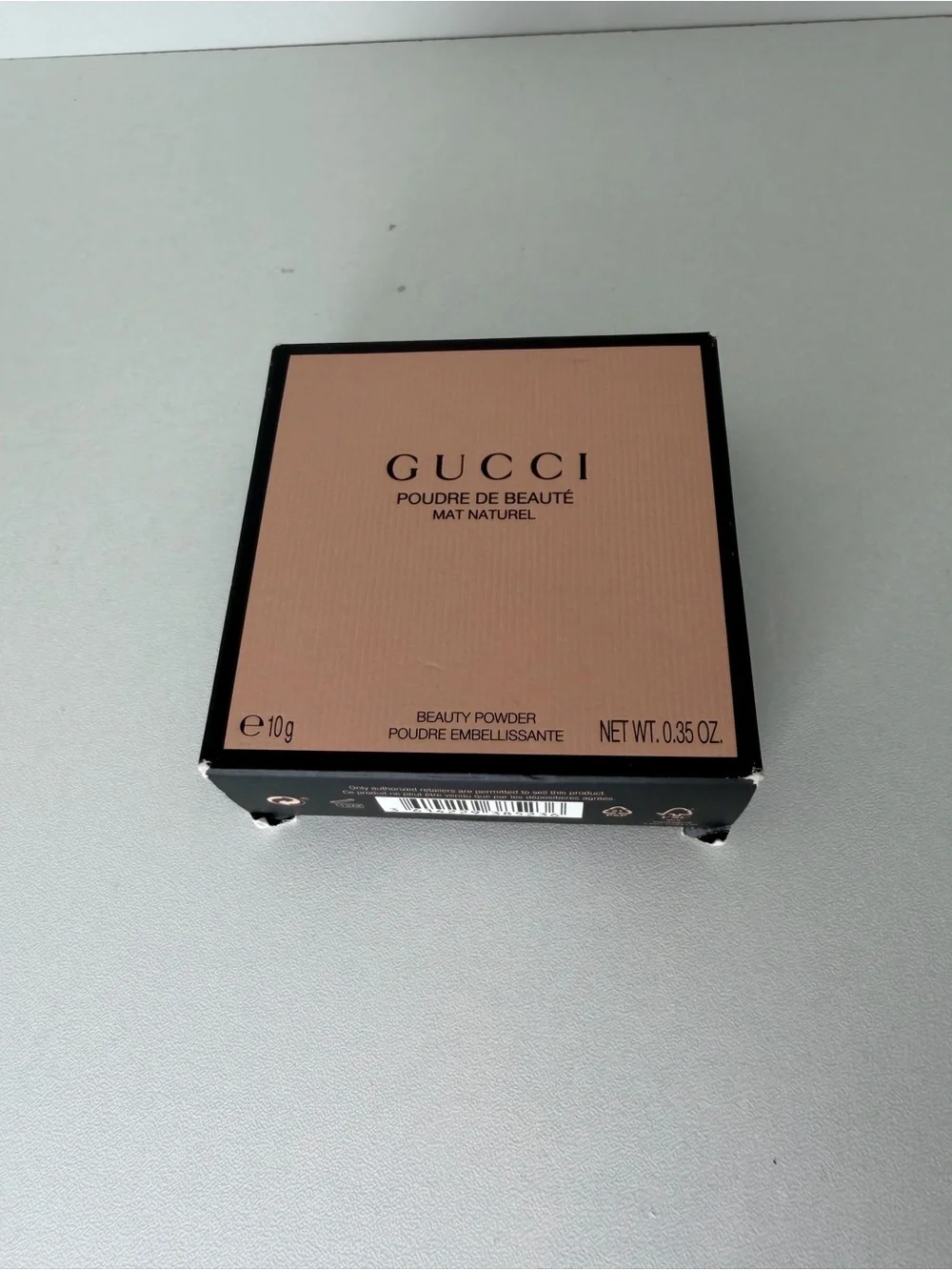 Gucci Mattifying Face Powder with 18-Hour Wear